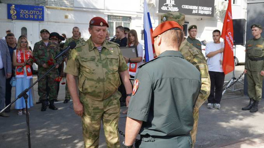 В Саратове военнослужащие и сотрудники Росгвардии приняли участие в мероприятии, посвященном памяти бойцов спецназа