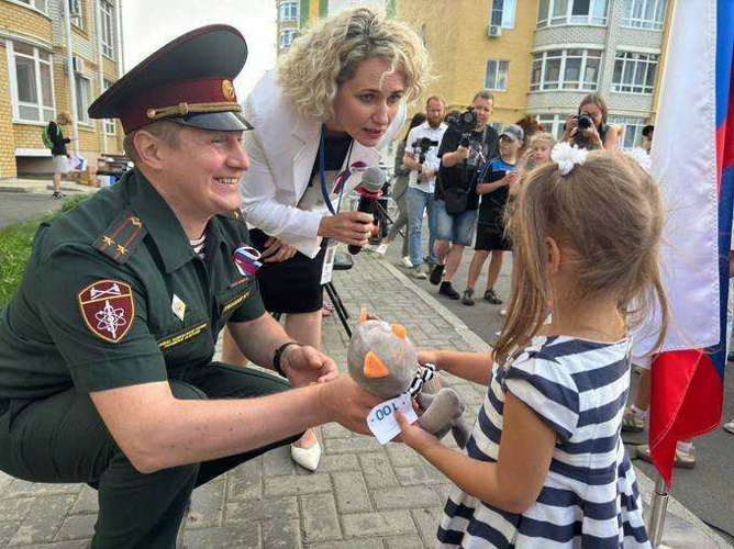 Военнослужащие  Росгвардии приняли участие в праздновании Дня Государственного флага в Балаково