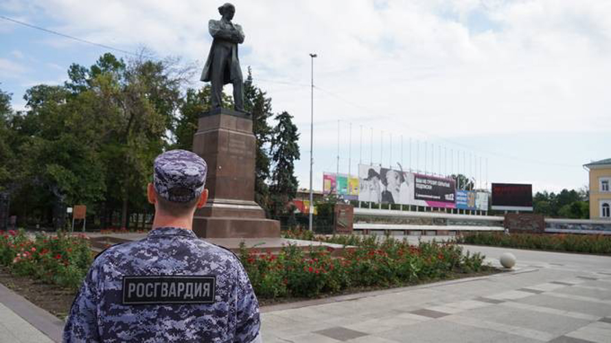 В Саратове сотрудники Росгвардии приняли участие в акции «Росгвардия гид»