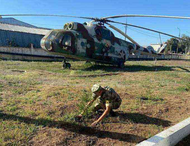 В Саратове сотрудники и военнослужащие Росгвардии приняли участие в акции «Зеленая Россия»