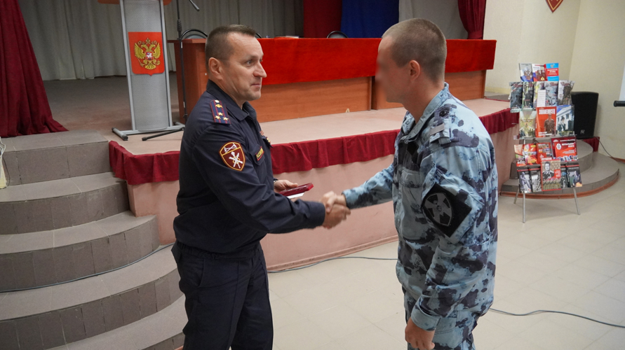 В Саратове сотрудники ОМОН отмечают свой профессиональный праздник