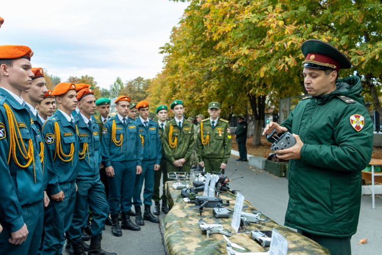 В Саратовском военном институте Росгвардии прошел день открытых дверей