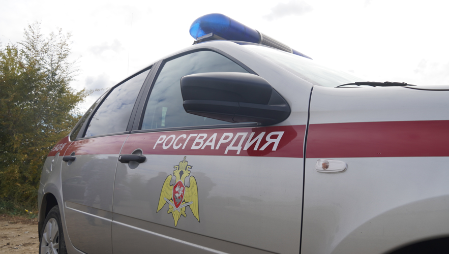 В Саратове сотрудники Росгвардии задержали гражданина, который пытался совершить хищение с охраняемого объекта