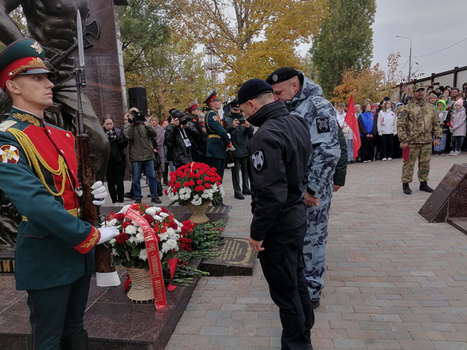 В Саратове росгвардейцы почтили память бойцов, погибших в ходе специальной военной операции