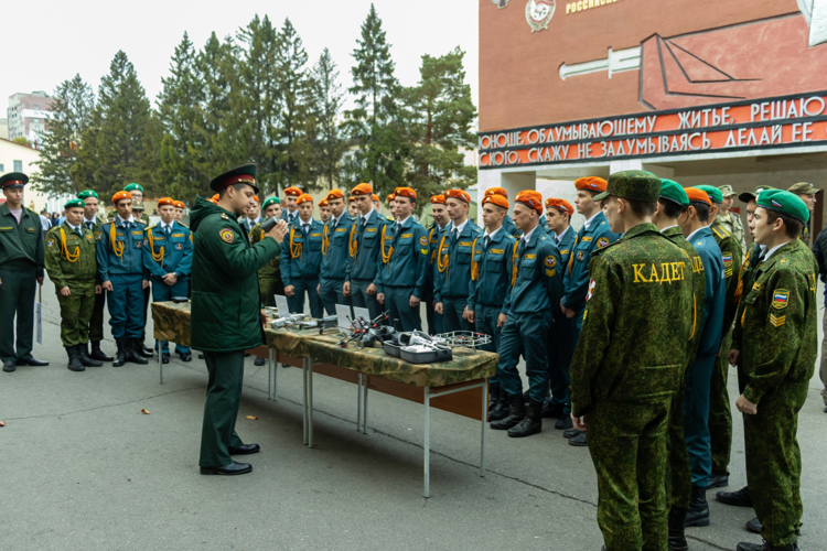 В Саратовском военном институте Росгвардии прошел день открытых дверей