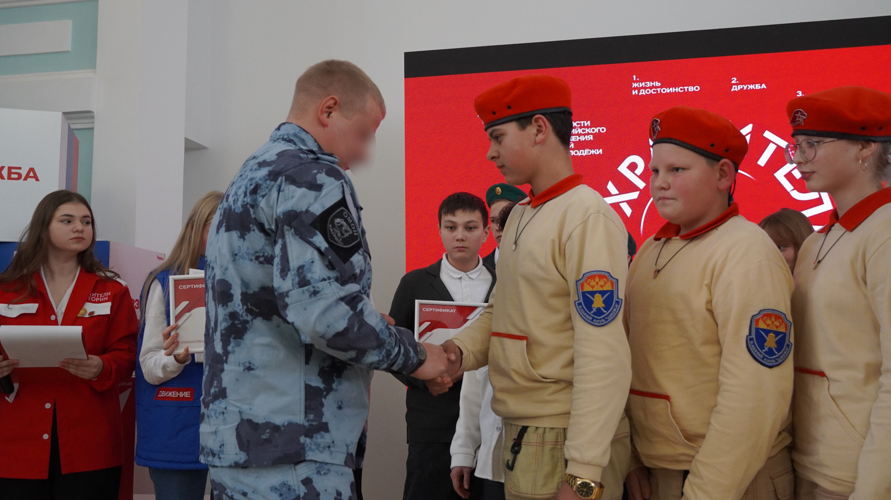 В Саратове сотрудники Росгвардии приняли участие в проекте «Движение первых»