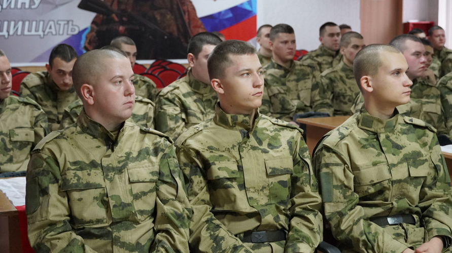 Солдаты, прошедшие срочную службу в Росгвардии, вернулись в Саратов