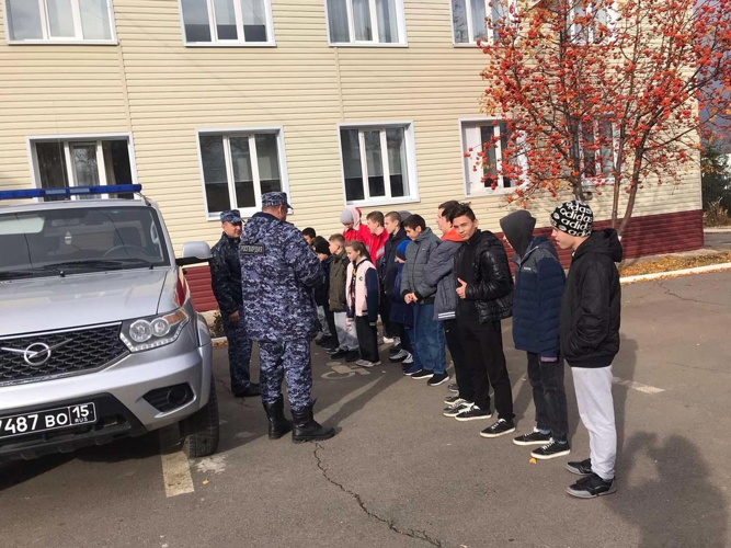 В Саратовской области сотрудники вневедомственной охраны провели урок мужества 