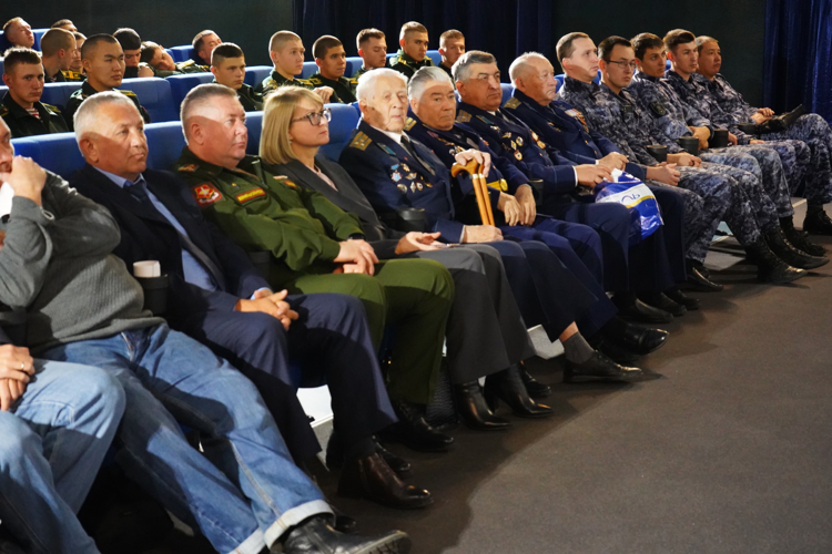 Саратовские росгвардецы приняли участие в открытии выставки, посвященной Дню воинской славы