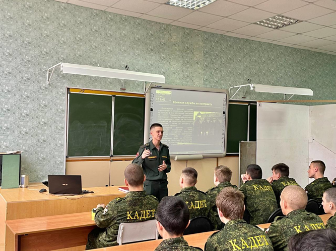 В Саратовской области военнослужащие Росгвардии провели урок мужества