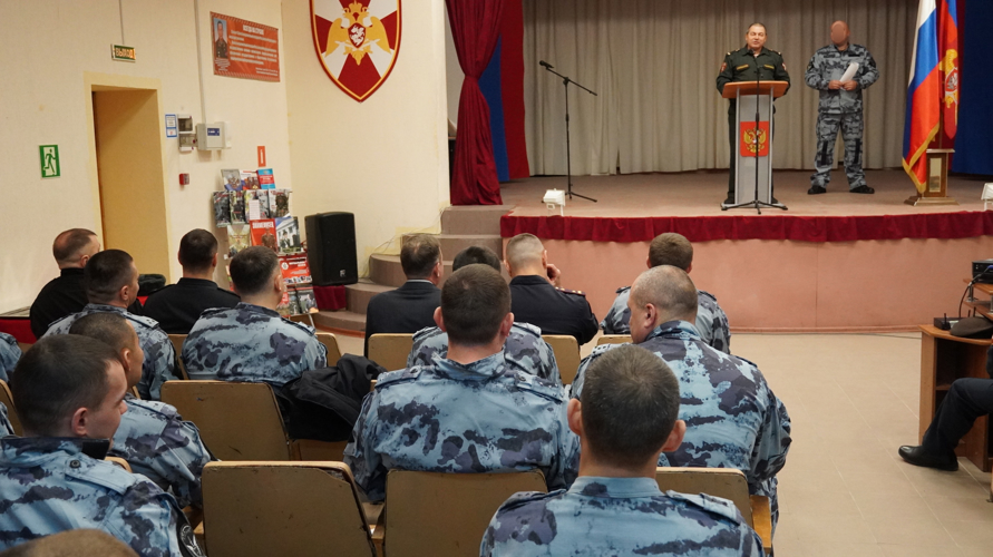 Сотрудники ОМОН на транспорте "Атлант" Управления Росгвардии по Саратовской области отметили 31-летие образования отряда. «Атланты небо держат на каменных руках»
