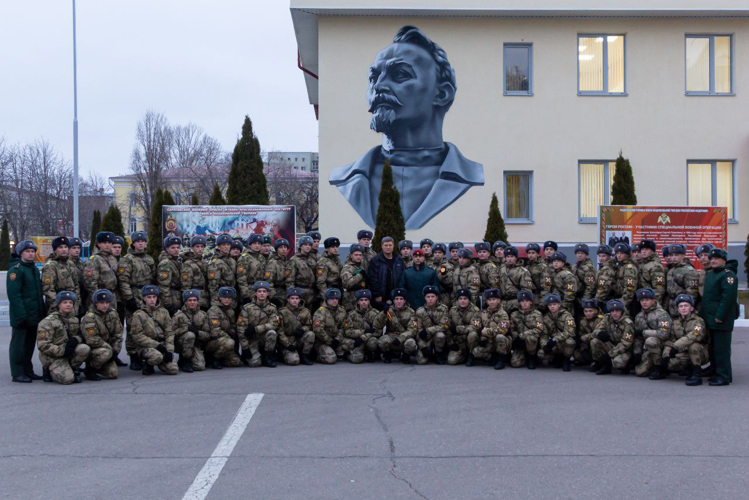«Чемпионский вызов». Курсанты Саратовского военного института Росгвардии встретились с легендой бокса Алексеем Лезиным