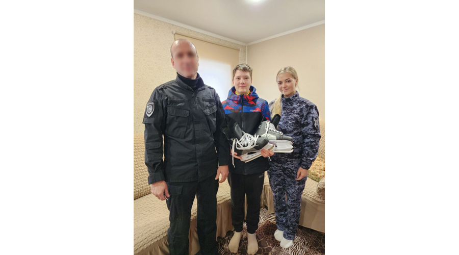 В Саратове военнослужащие и сотрудники Росгвардии приняли участие во Всероссийской акции «Елка желаний»