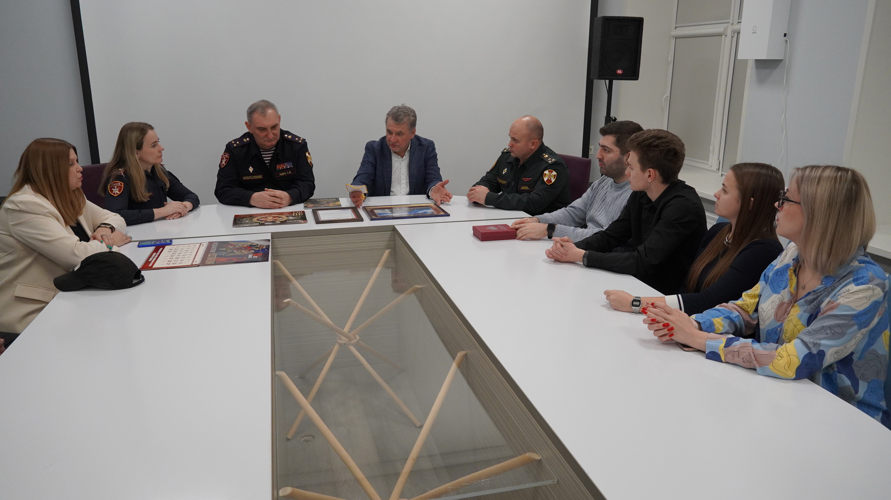 В Саратове руководство регионального ведомства Росгвардии поздравило коллектив «ГТРК – Саратов» с Днем российской печати