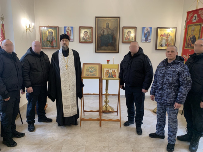 В Саратове в сотрудники Росгвардии приняли участие в праздничном молебне в день Крещения Господня