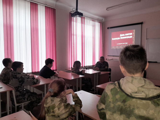 В Саратове ветераны войск правопорядка провели урок мужества, посвящённый 81-й годовщине полного снятия блокады Ленинграда