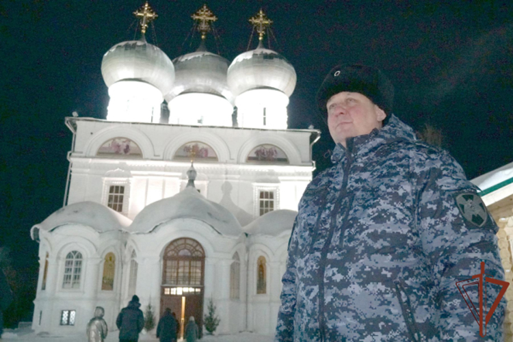     В Главном храме Росгвардии состоялось рождественское богослужение