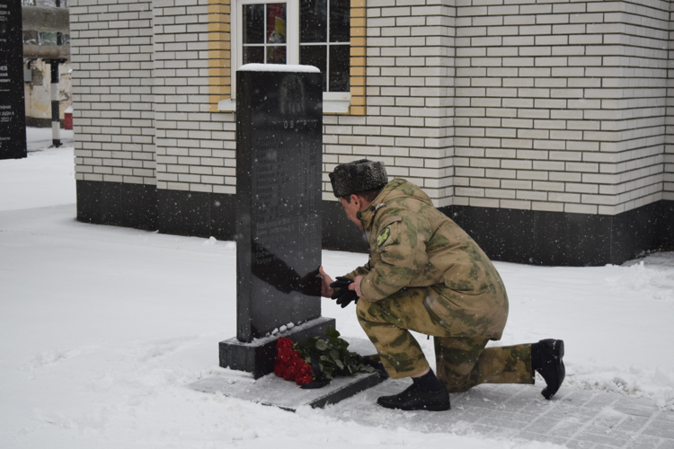 Заместитель командующего Приволжским ордена Жукова округом Росгвардии полковник Вячеслав Морозов встретился с семьями военнослужащих и сотрудников, погибших в районах проведения специальной военной операции