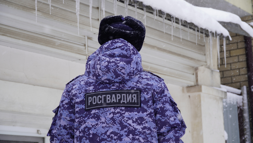 В Саратове сотрудники Росгвардии задержали гражданина, подозреваемого в незаконном обороте наркотических средств