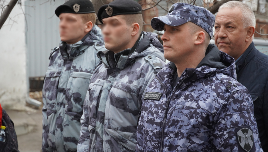 Военнослужащие и сотрудники Росгвардии отмечают профессиональный праздник