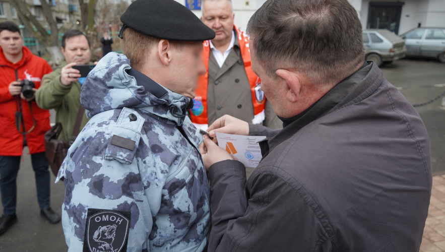 Военнослужащие и сотрудники Росгвардии отмечают профессиональный праздник