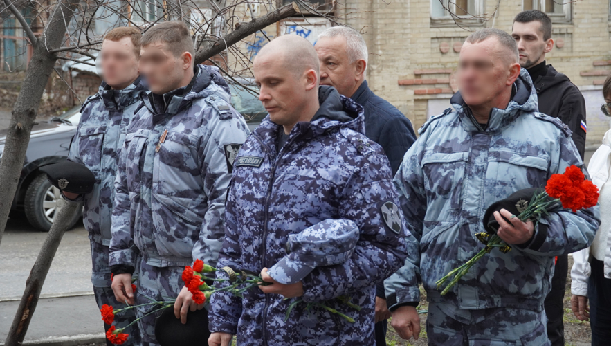 Военнослужащие и сотрудники Росгвардии отмечают профессиональный праздник