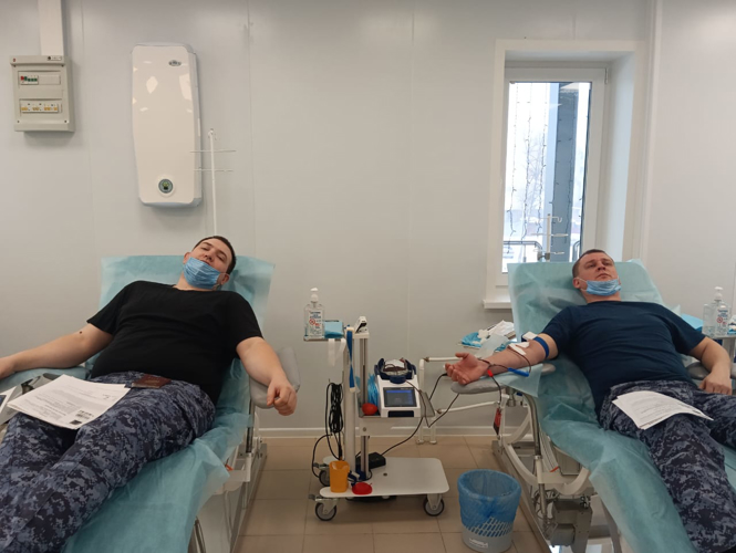 В Саратове сотрудники Росгвардии поддержали ведомственную акцию «От сердца к сердцу»