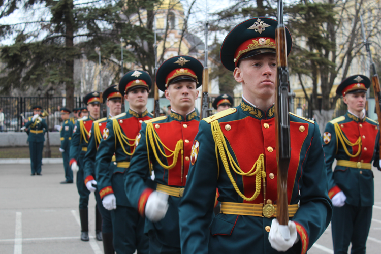В Саратовском военном институте состоялся праздничный концерт, посвященный дню войск национальной гвардии Российской Федерации
