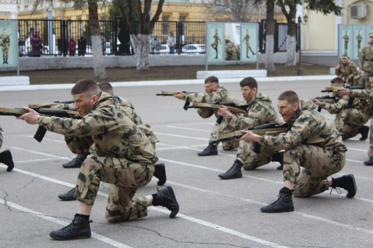 В Саратовском военном институте состоялся праздничный концерт, посвященный дню войск национальной гвардии Российской Федерации