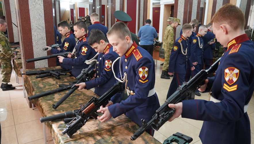 КАДЕТЫ РОСГВАРДИИ ВСТРЕТИЛИСЬ С ГЕРОЕМ РОССИИ ГЕНЕРАЛ-МАЙОРОМ АЛЕКСАНДРОМ БЕЛОГЛАЗОВЫМ 