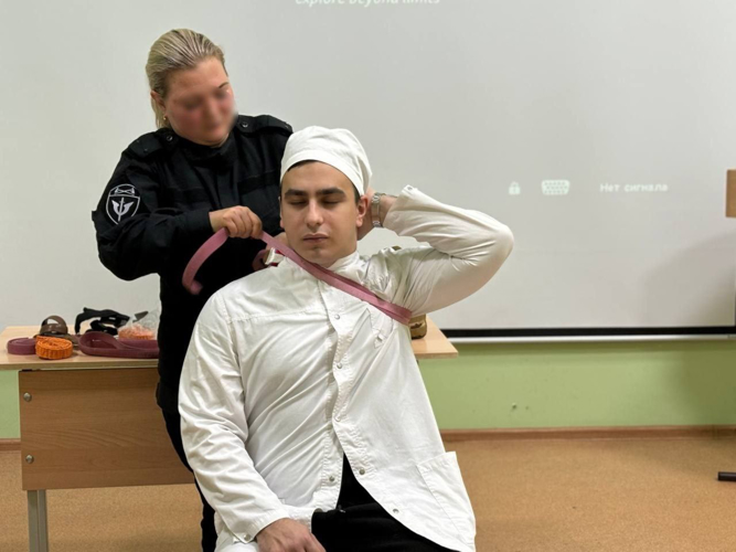В Саратове состоялся круглый стол и учебный семинар, приуроченный к празднованию Дня медицинской службы Росгвардии 