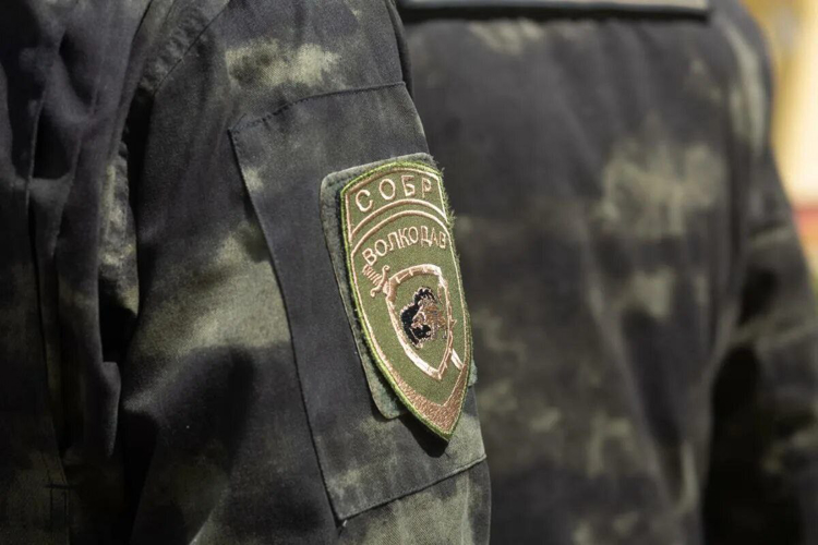 В Саратове при содействии бойцов СОБР «Волкодав» пресечена деятельность группы лиц, подозреваемых в преступлениях в сфере экономики и незаконного  использования информации, содержащей персональные данные