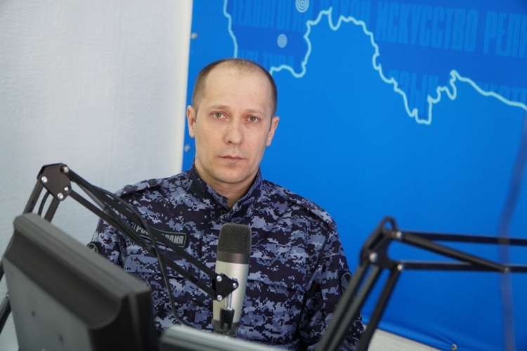 Сотрудники Росгвардии рассказали жителям Саратовской области об основах отбора кандидатов на службу во вневедомственную охрану