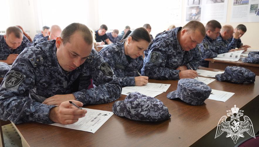Пишем историю вместе: саратовские росгвардейцы — на «Диктанте Победы»!