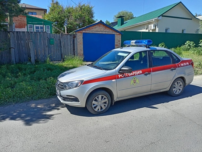 В Саратове сотрудники Росгвардии задержали нетрезвого мужчину, подозреваемого в угрозе убийством