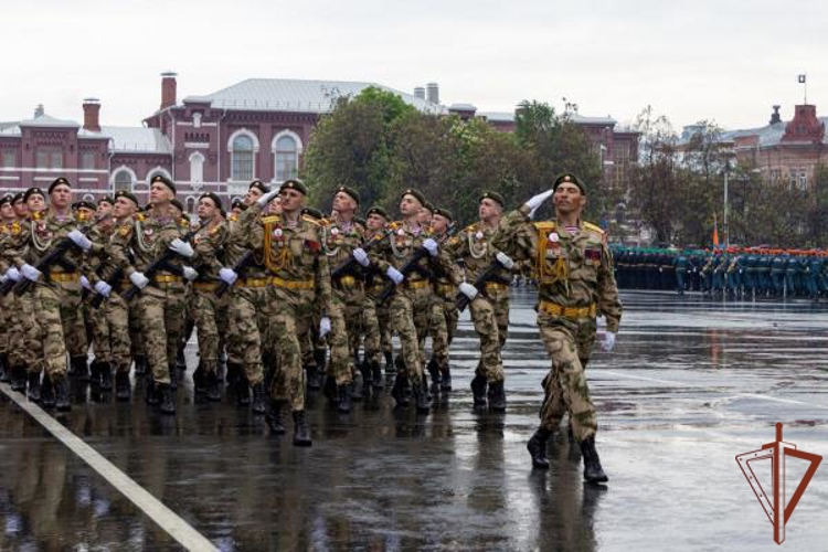 Парады в честь 80-летия Великой Победы прошли по всей стране с участием росгвардейцев