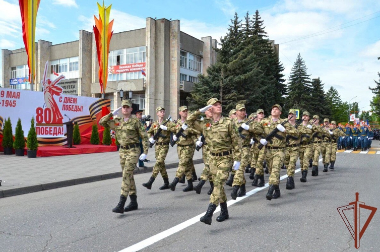Парады в честь 80-летия Великой Победы прошли по всей стране с участием росгвардейцев
