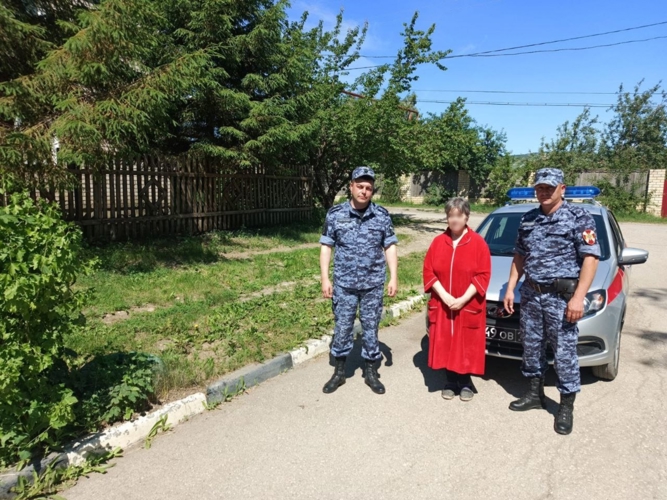 В Саратовской области сотрудники Росгвардии помогли вернуться домой потерявшейся женщине
