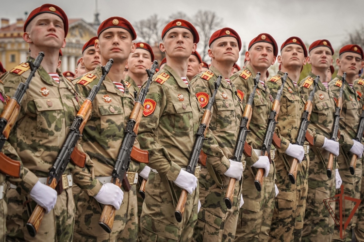 Парады в честь 80-летия Великой Победы прошли по всей стране с участием росгвардейцев
