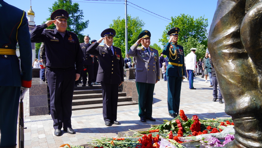 В Саратове руководство территориального Управления приняло участие в церемонии возложении цветов к Вечному огню в парке Победы