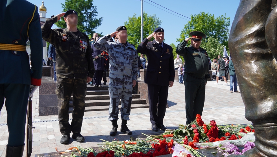 В Саратове руководство территориального Управления приняло участие в церемонии возложении цветов к Вечному огню в парке Победы