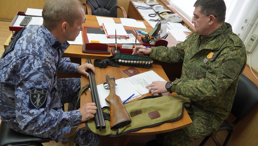 Саратовцы продолжают передавать оружие в районы проведения специальной военной операции