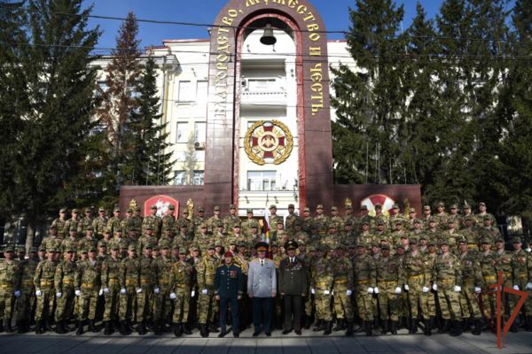 Парады в честь 80-летия Великой Победы прошли по всей стране с участием росгвардейцев