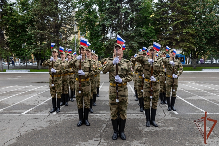 В Саратовском военном институте Росгвардии прошли торжественные мероприятия по случаю годовщины со дня образования