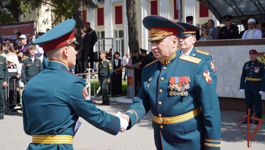     В Саратовском военном ордена Жукова Краснознаменном институте войск национальной гвардии состоялся выпуск молодых офицеров