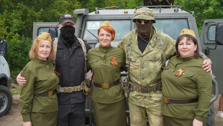Всероссийскую акцию «Каникулы с Росгвардией» с восторгом встретили участники ежегодного саратовского аграрного фестиваля "Крестьянская колея"