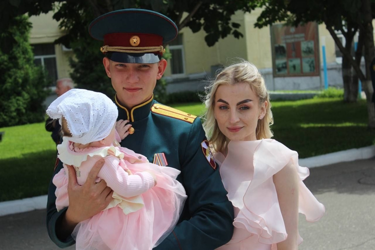 "Увозя в гарнизоны самых лучших российских невест.." 