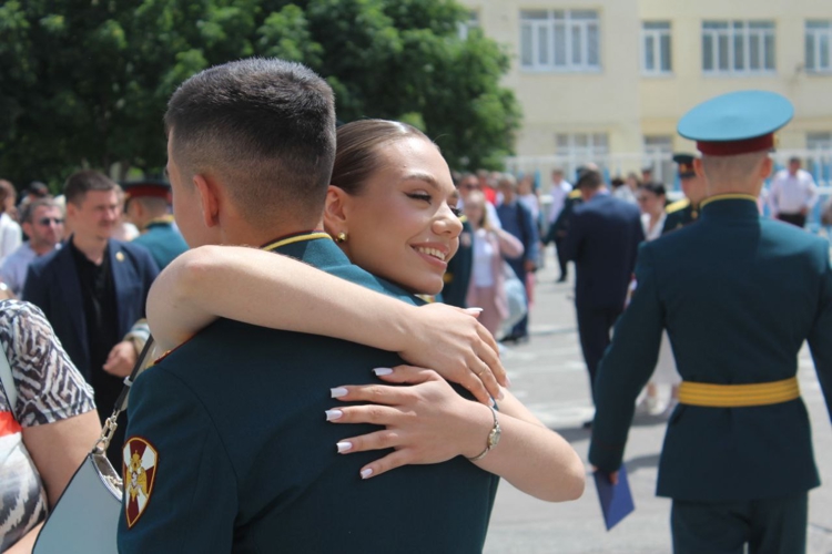 "Увозя в гарнизоны самых лучших российских невест.."