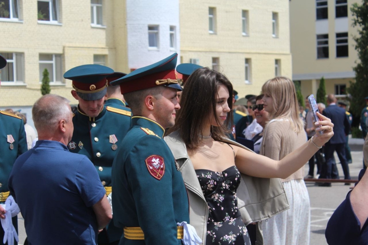 "Увозя в гарнизоны самых лучших российских невест.." 