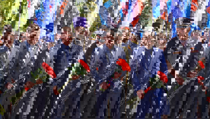 В День России руководство Управления Росгвардии по Саратовской области приняло участие в церемонии возложения цветов к Вечному огню